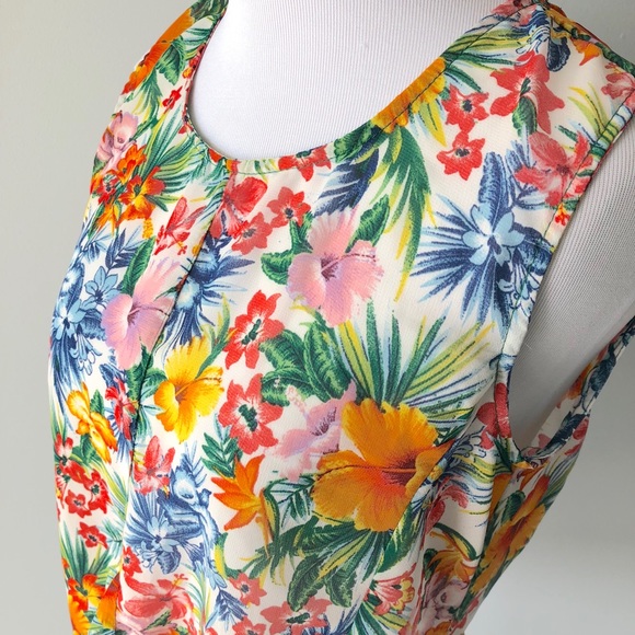 Tropical Twist Tie Top - Picture 3 of 5